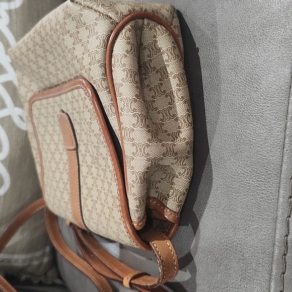 ๐ฏ๐ฅ๐ AUTHENTIC CELINE MACADAM CROSSBODY WITH ADJUSTABLE STRAP 8x10x4 - Picture 5 of 11